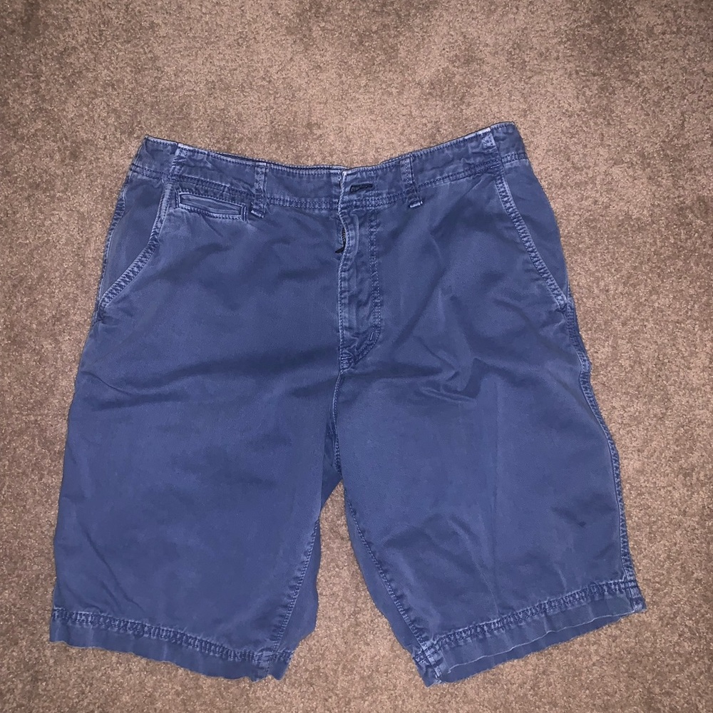American Eagle khakis. Selling as a set. Waist 34. Good Condition. Smoke free